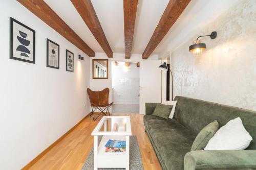 Lores Apartment