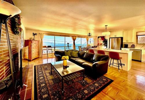 Ocean Breeze Coastal Getaway in Daly City, United States