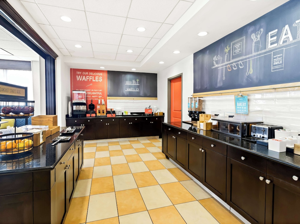 Hampton Inn Blytheville - photo 23