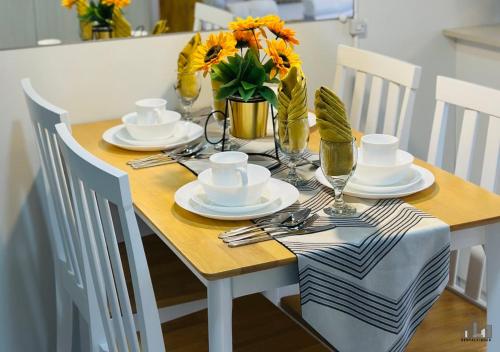 Best Holiday Homes with Balcony Free POOL Parking & Gym B2 5Diamond — 4-Star Luxury Hotel in Puerto Princesa, Philippines