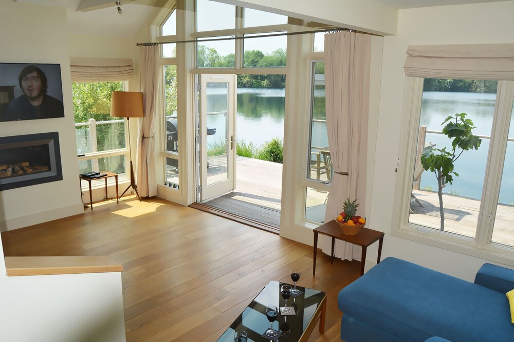 The Moorings — 4-Star Luxury Hotel in South Cerney, United Kingdom