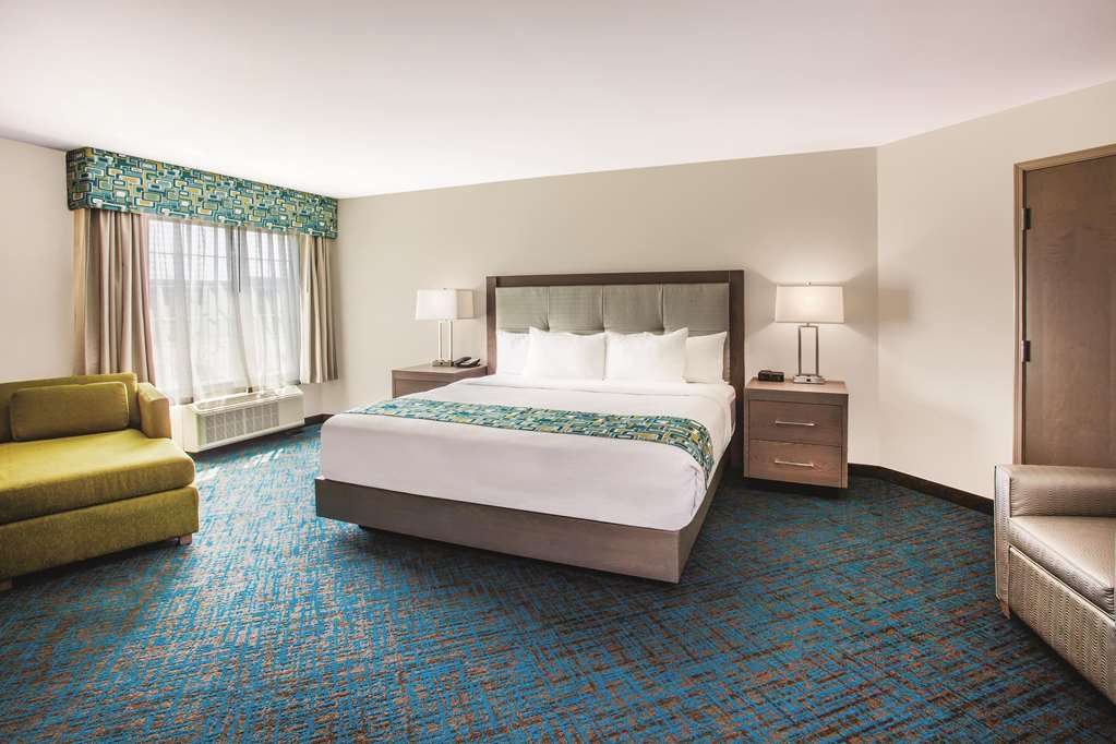 La Quinta Inn & Suites by Wyndham St. Paul Woodbury - photo 22