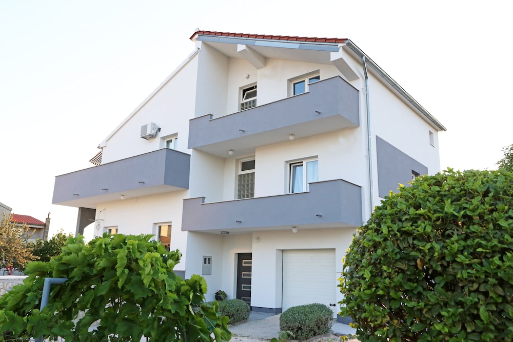 Guesthouse Villa DomeNico — 4-Star Luxury Hotel in Sibenik, Croatia