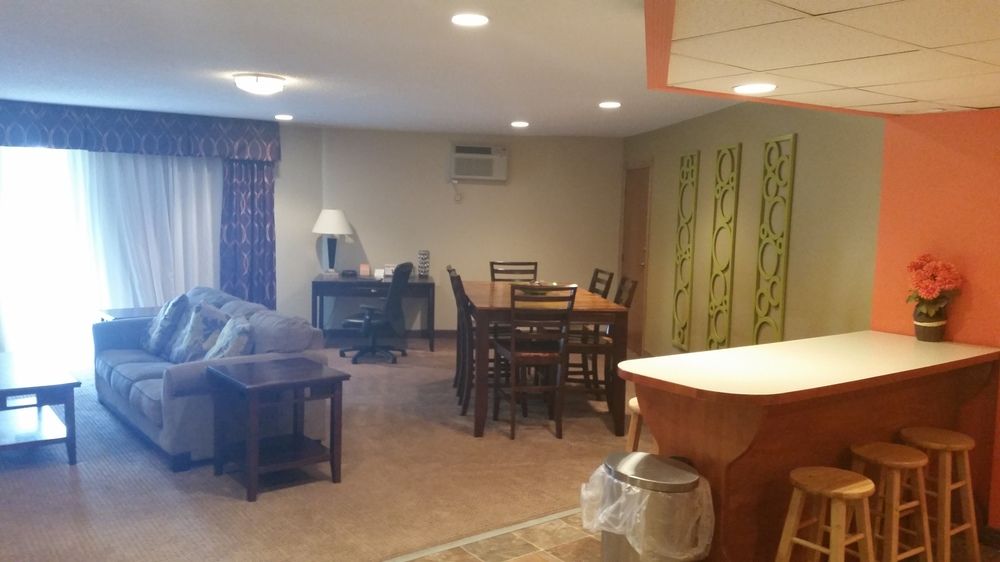 Grand Forks Inn & Suites - photo 8