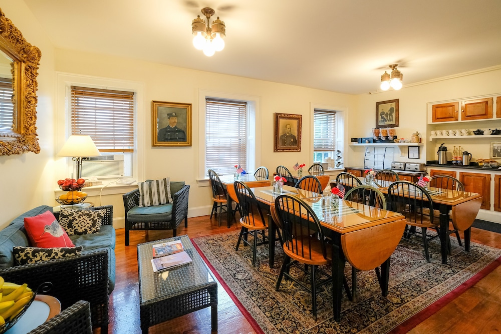 Jailhouse Inn - photo 31