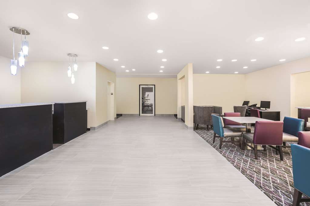 La Quinta Inn & Suites by Wyndham Rome - photo 4