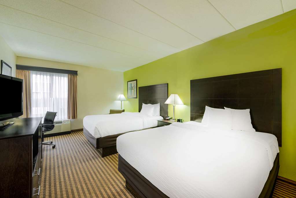 La Quinta Inn & Suites by Wyndham Columbus Grove City - photo 44