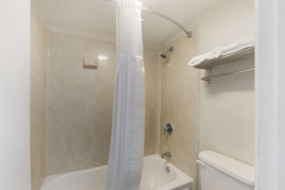 Quality Inn Memphis Downtown - photo 5