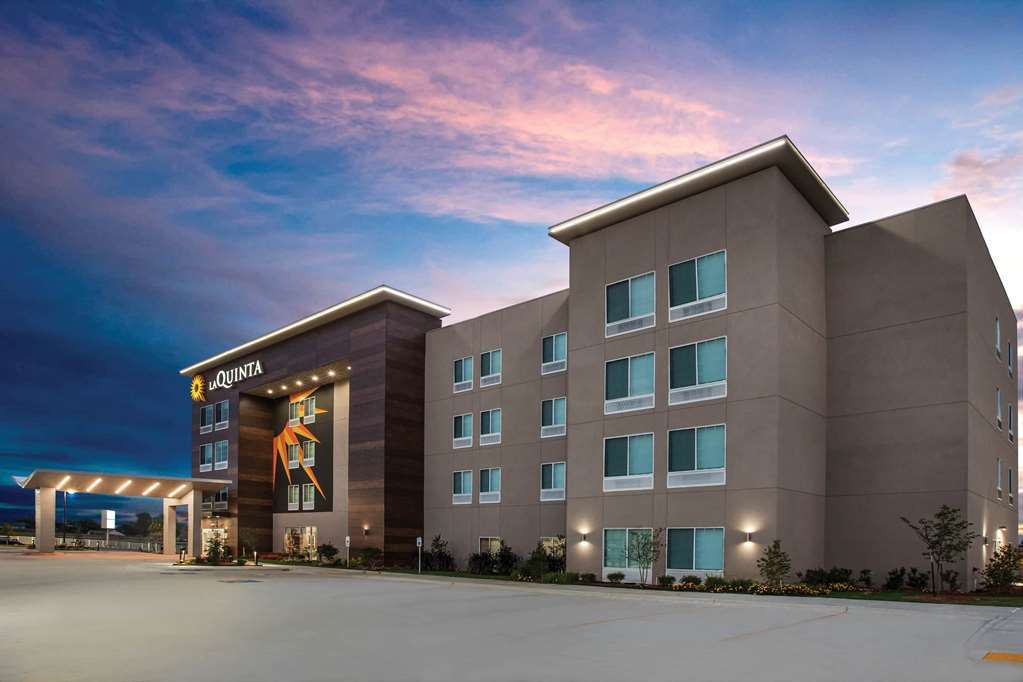 La Quinta Inn & Suites by Wyndham Owasso - photo 3