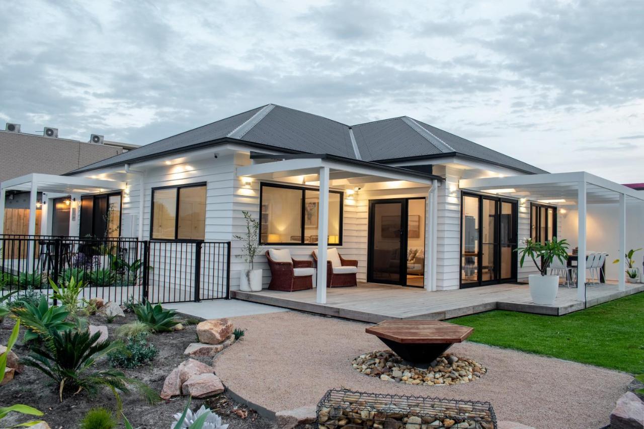 4br Waterfront Skippers Quarterdeck — Lakes Entrance