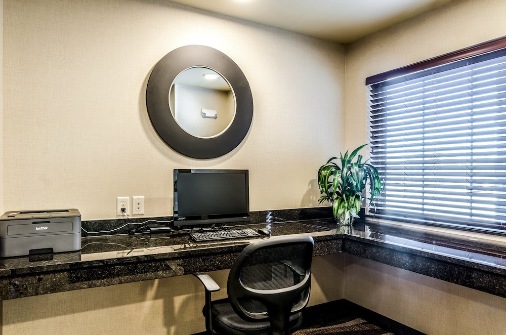Cobblestone Inn & Suites Ord - photo 48