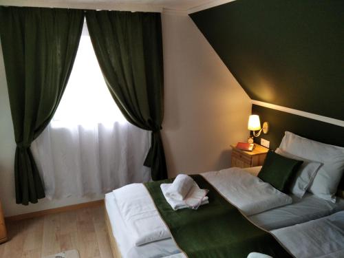 Mözsi Apartman Tolna — 4-Star Luxury Hotel in Tolna, Hungary