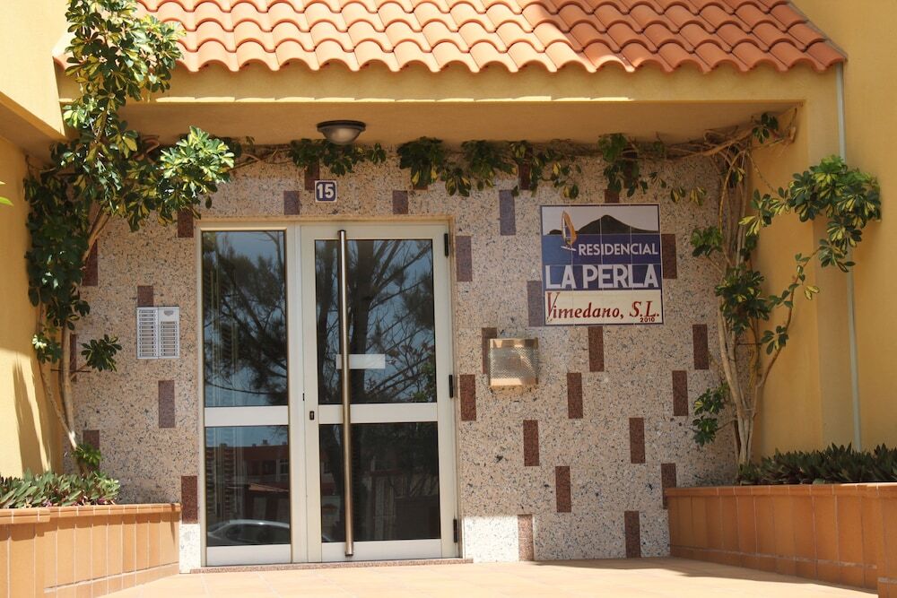 La Perla Beach Apt with Pool — 4-Star Luxury Hotel in Granadilla De Abona, Spain