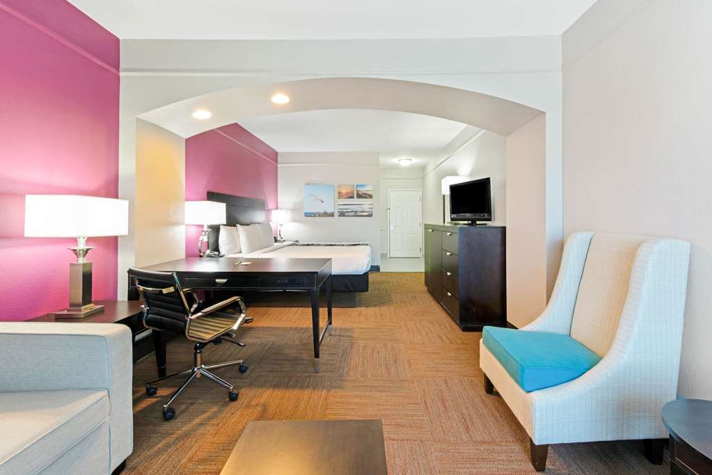 La Quinta Inn & Suites by Wyndham Winnie - photo 19