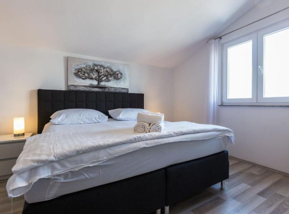 Ivan07 spacious 3BR apartment with terrace — 4-Star Luxury Hotel in Zadar, Croatia