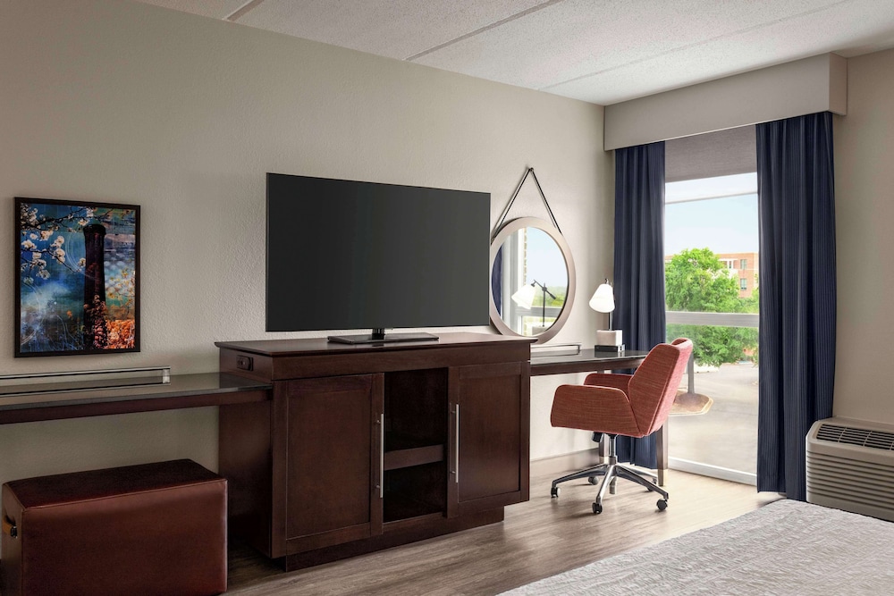 Hampton Inn Columbia Downtown Historic District - photo 10