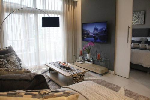 Furnished 1 bedroom luxury apartment in Menlyn Maine — 4-Star Luxury Hotel in Pretoria, South Africa