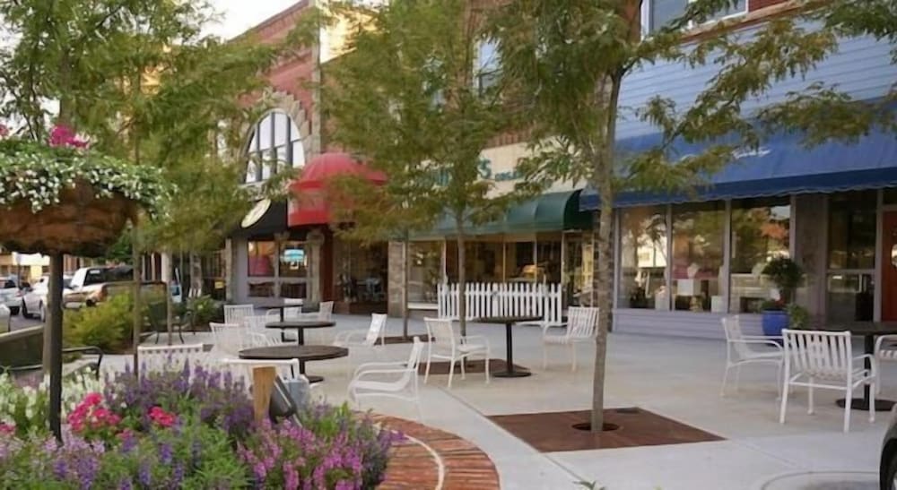 Mountain Inn & Suites - photo 18