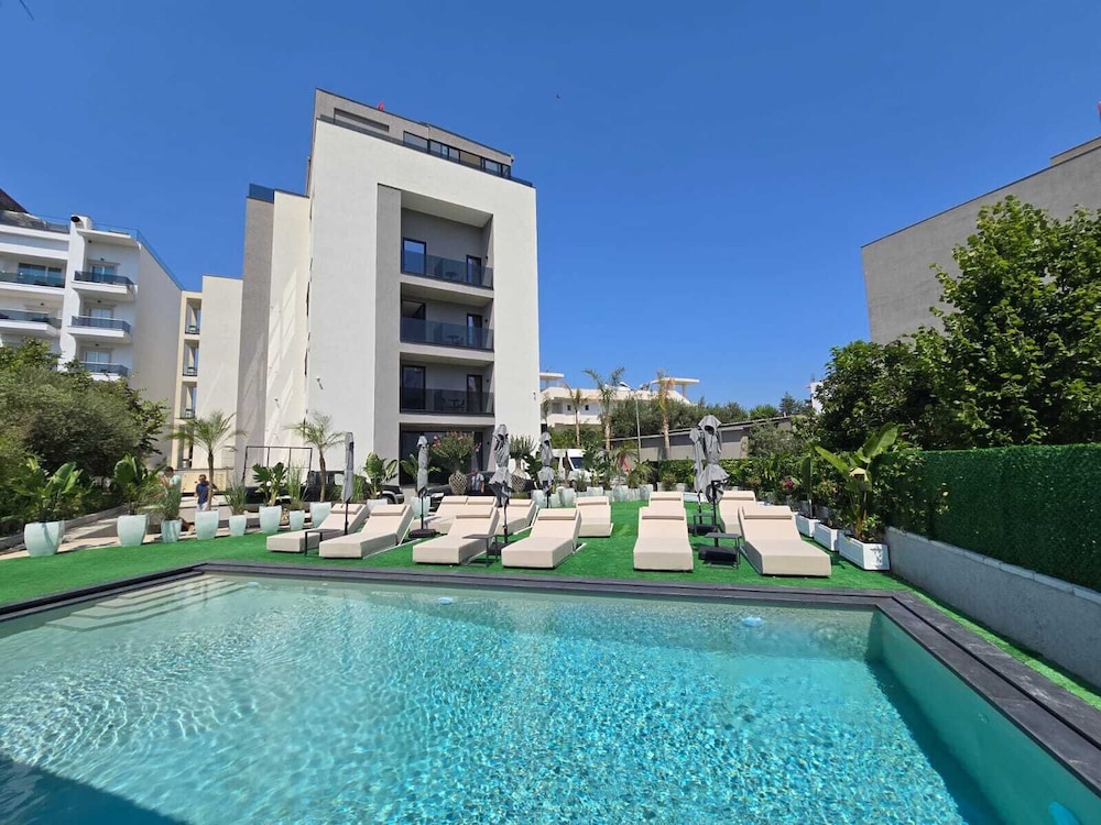 Marbella Sol - carbon neutral hotel in Ksamil