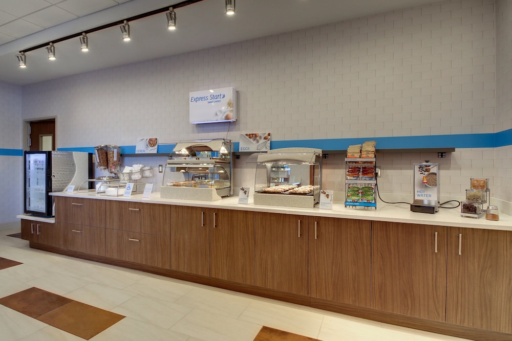 Holiday Inn Express & Suites Galesburg by IHG - photo 48