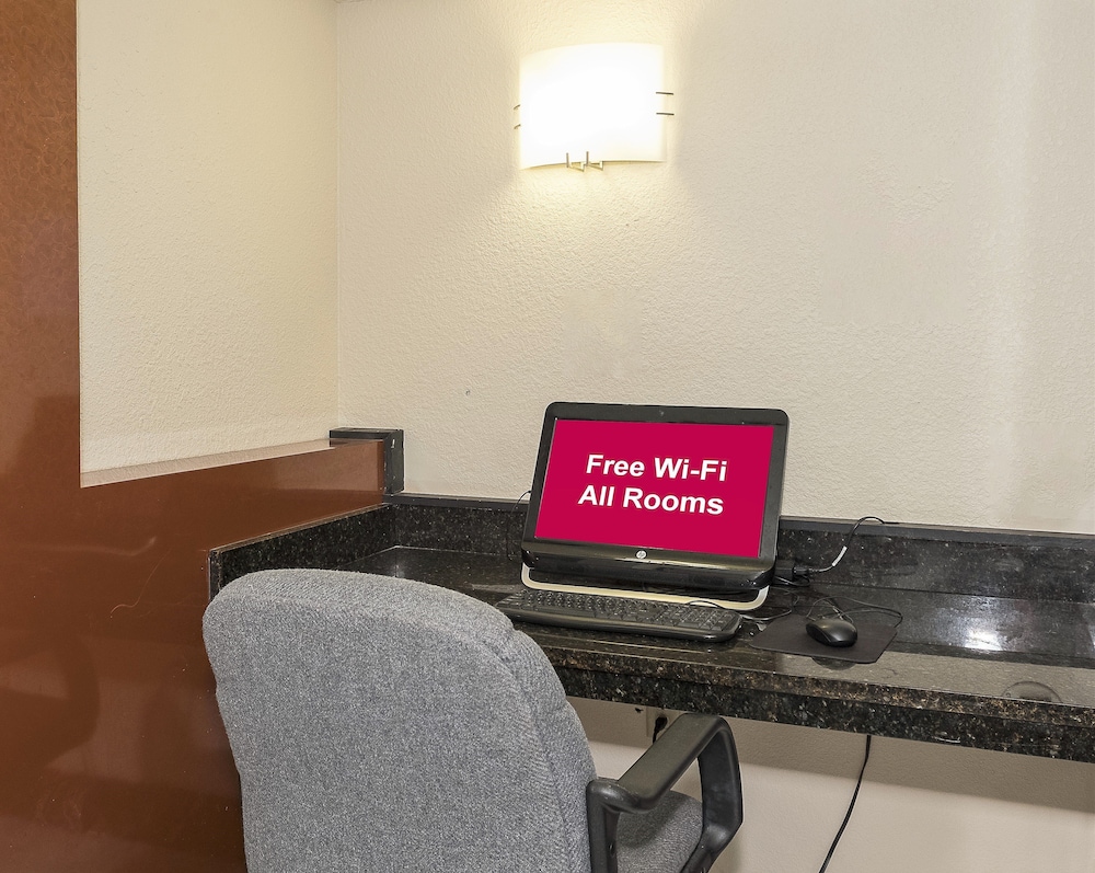 Red Roof Inn Hartford Vernon - photo 31