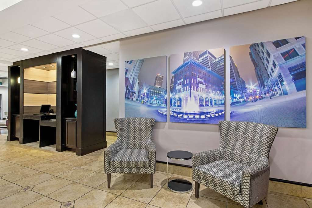 La Quinta Inn & Suites by Wyndham Tulsa Airpt Expo Square - photo 6