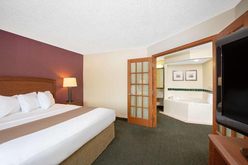 AmericInn by Wyndham Kearney - photo 6