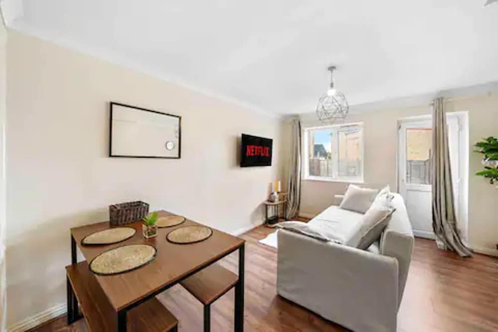4 Bed Townhouse 10guests Garden Wifi & Netflix — 4-Star Luxury Hotel in London, United Kingdom