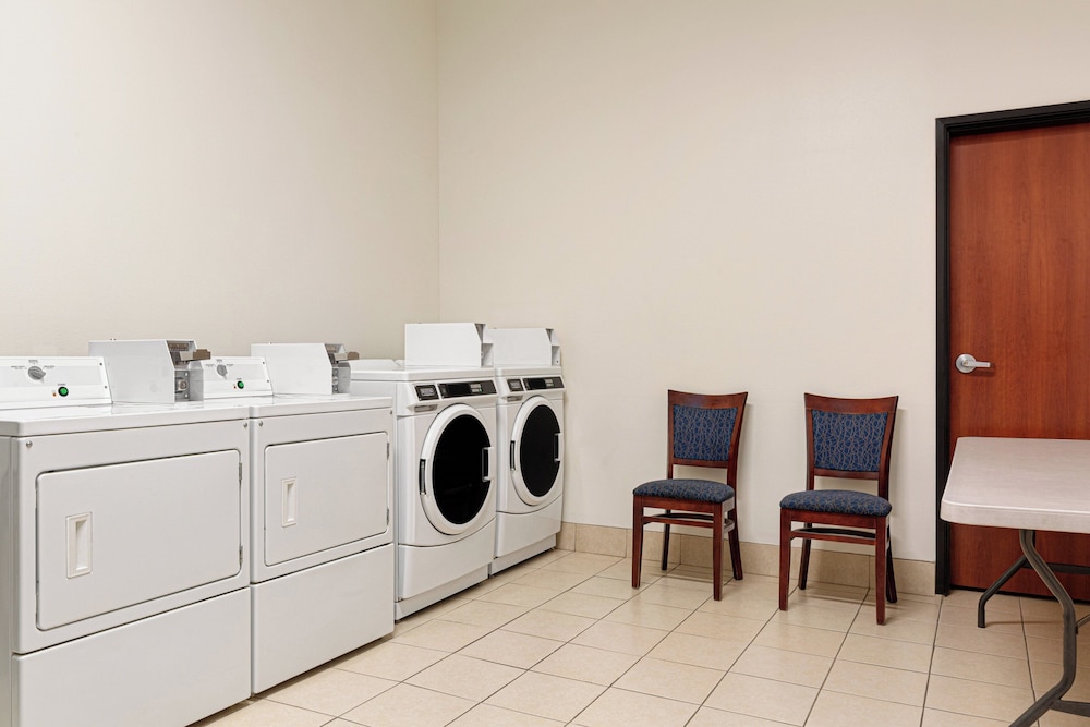 Holiday Inn Express and Suites Bakersfield Central by IHG - photo 27