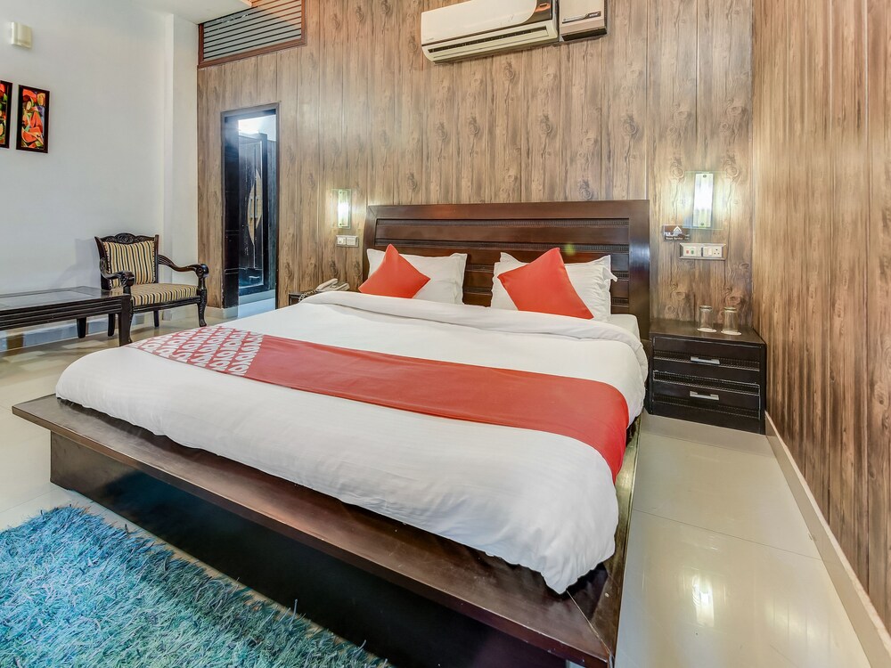 Oyo 27999 Hotel Deep in Sirsa, India