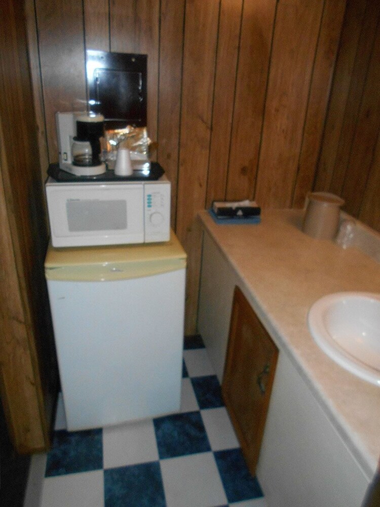 Super Saver Inn - photo 23
