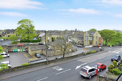 Copley Loft 3 Bedroom House with Patio — 4-Star Luxury Hotel in Shepley, United Kingdom