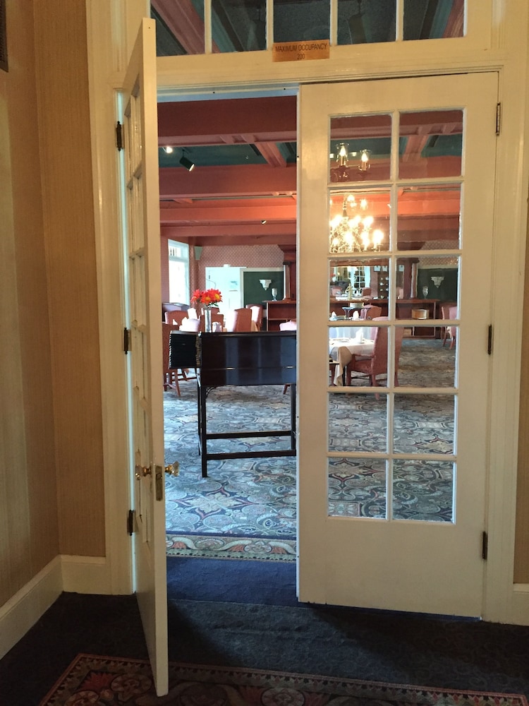 Columbia Gorge Hotel and Spa - photo 18