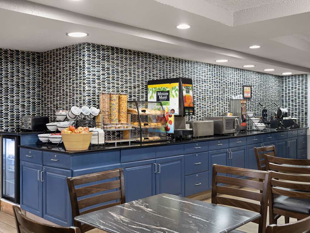 AmericInn by Wyndham Shakopee Near Canterbury Park - photo 44