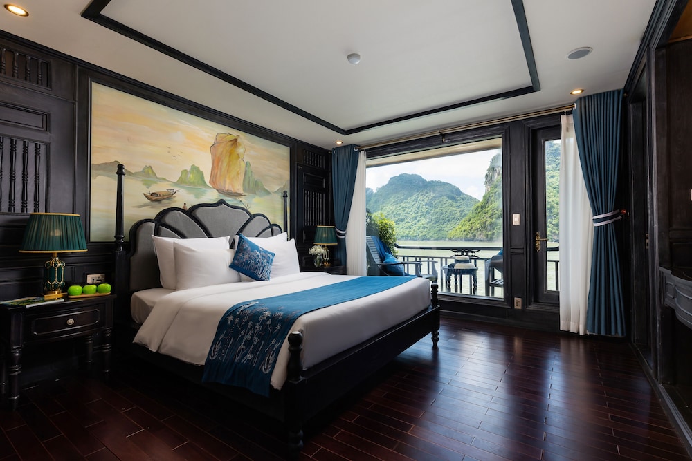 La Regina Grand Cruise — 4-Star Luxury Hotel in Ha Long, Vietnam