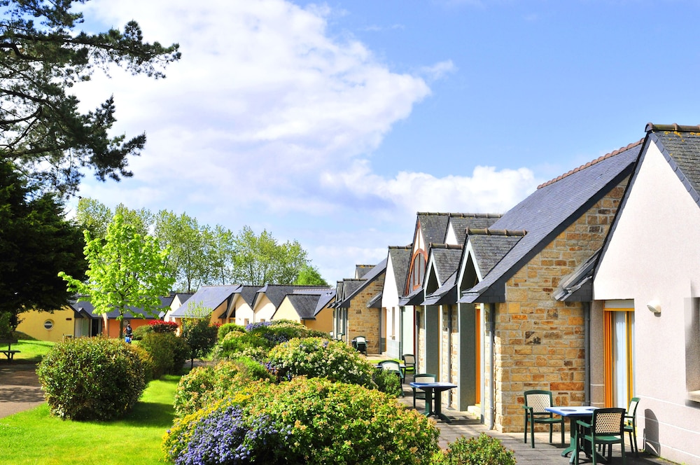 Azureva Tregunc - carbon neutral hotel in Tregunc