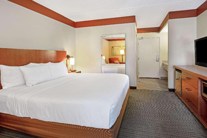 La Quinta Inn & Suites Miami Cutler Ridge - photo 10