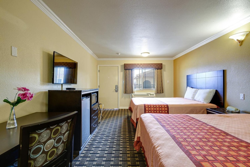 Hacienda Inn - photo 11