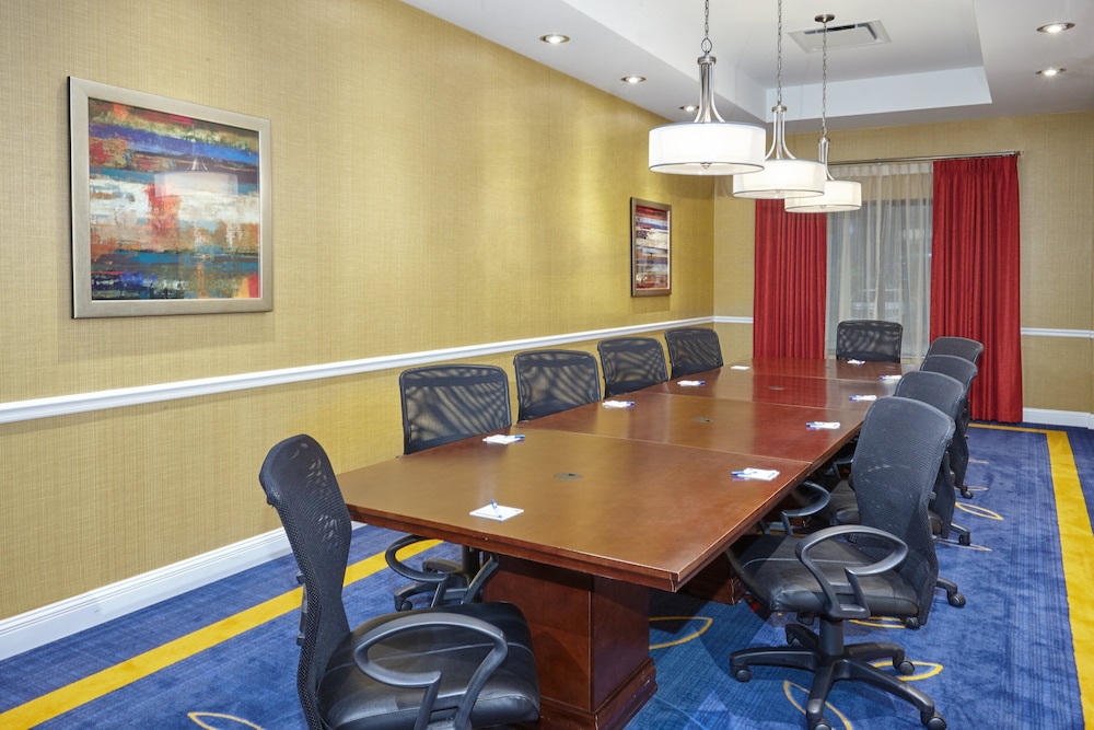 Holiday Inn Express Hotel & Suites Columbia Univ Area Hwy 63 by IHG - photo 35