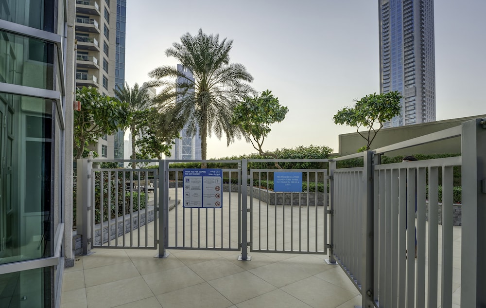 DAYF LFT 2 BR in the heart of Downtown walking distance to Burj Khalifa Park — 4-Star Luxury Hotel in Dubai, United Arab Emirates
