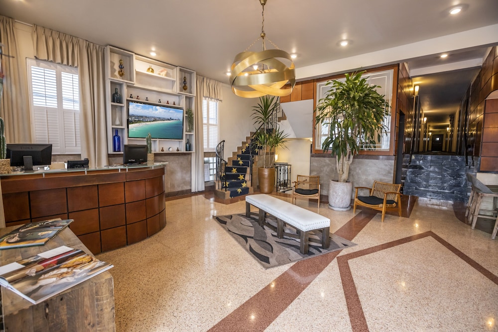 Chesterfield Hotel & Suites - photo 3