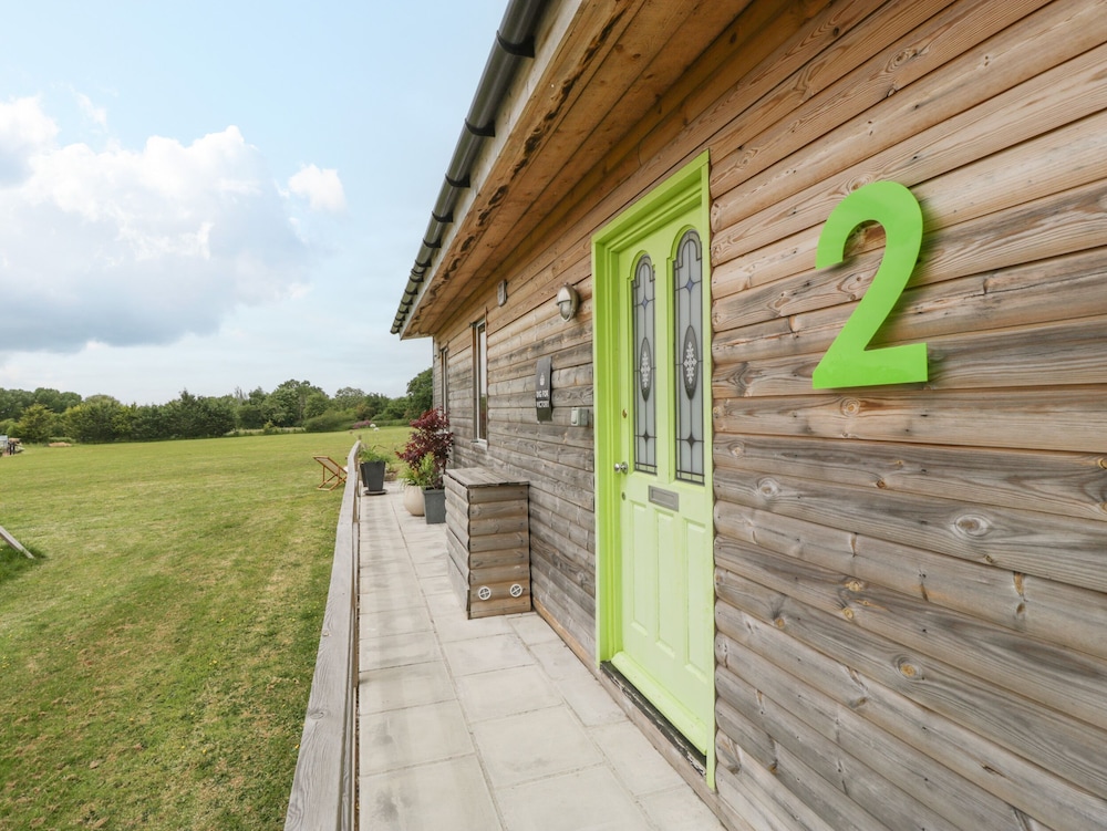 Lulu Logs in Bristol, United Kingdom