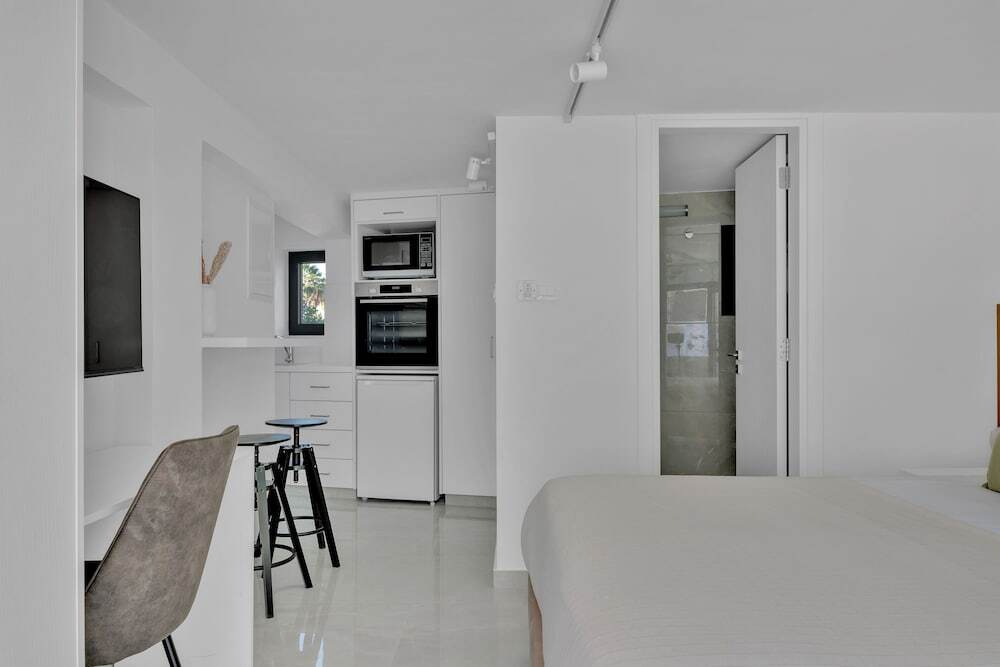 Phaedrus Living: Alkminis Seaview Suites Litore