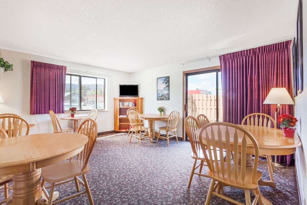 Super 8 by Wyndham Livingston Yellowstone - photo 39