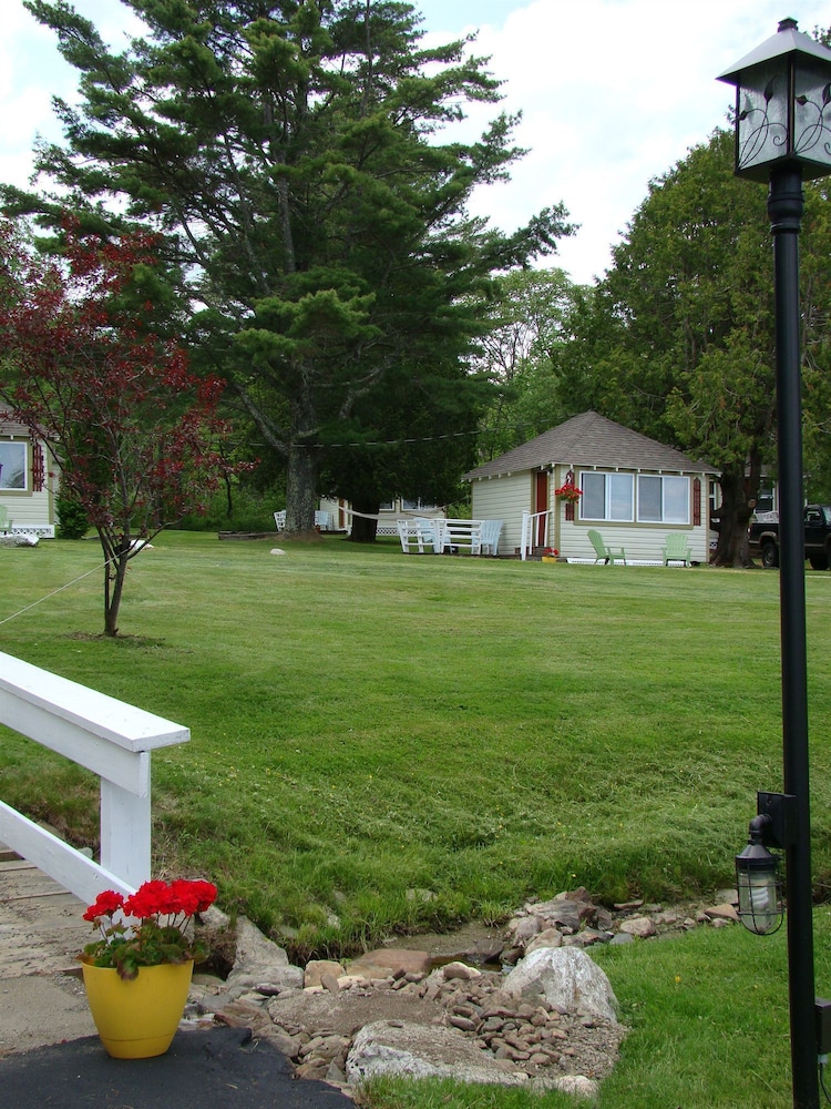 Bay Leaf Cottages & Bistro - photo 53