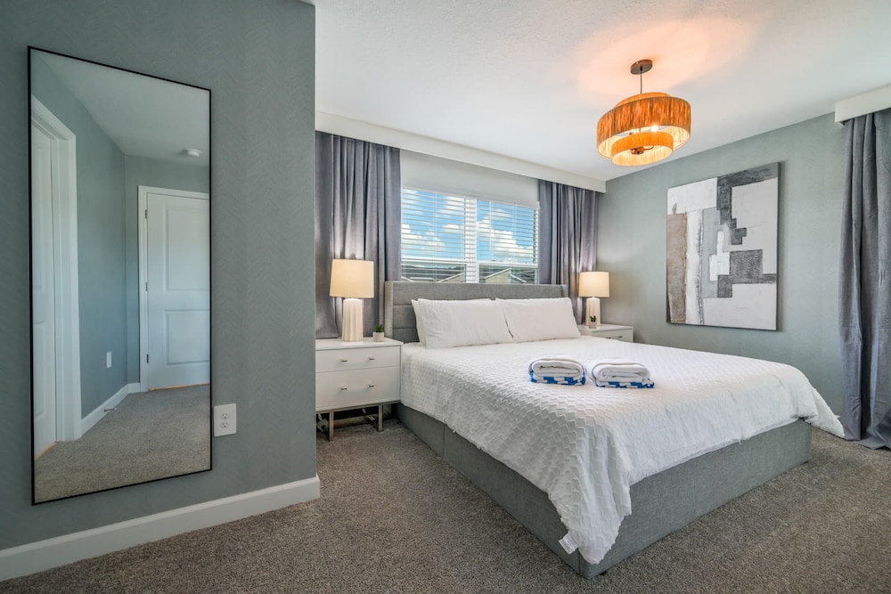 Opulent Retreat Themed Bedrooms and Pool Paradise - photo 21