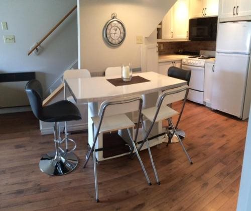 Location Tourisme Estrie Oberge du Village — 4-Star Luxury Hotel in Magog, Canada
