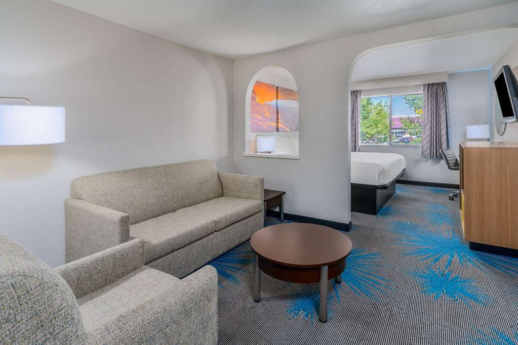 Days Inn by Wyndham Los Lunas - photo 22