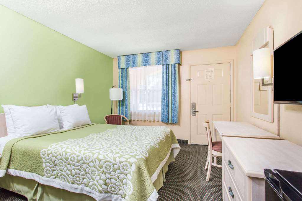 Days Inn by Wyndham Bradenton I 75 - photo 10