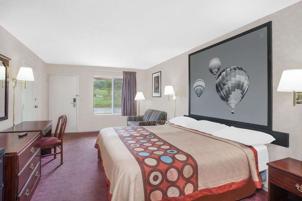 Super 8 by Wyndham Decatur Priceville - photo 6